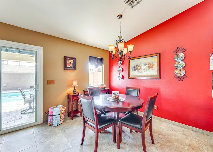 Walk To Golf Course: Oasis W/ Fire Pit Holiday home *