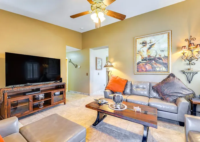 Walk To Golf Course: Oasis W/ Fire Pit