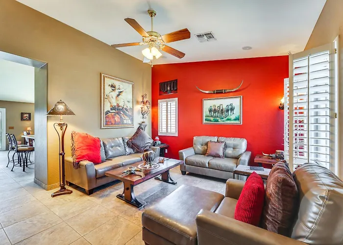 Holiday home Walk To Golf Course: Oasis W/ Fire Pit