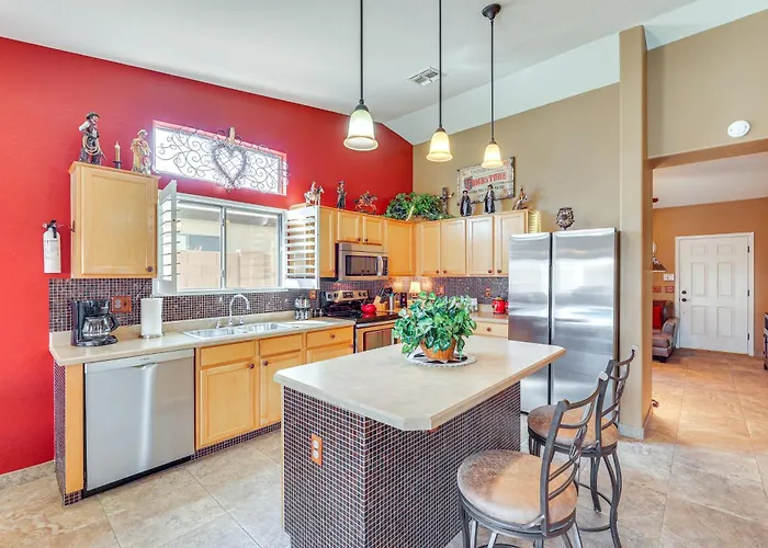 Walk To Golf Course: Oasis W/ Fire Pit Holiday home Queen Creek