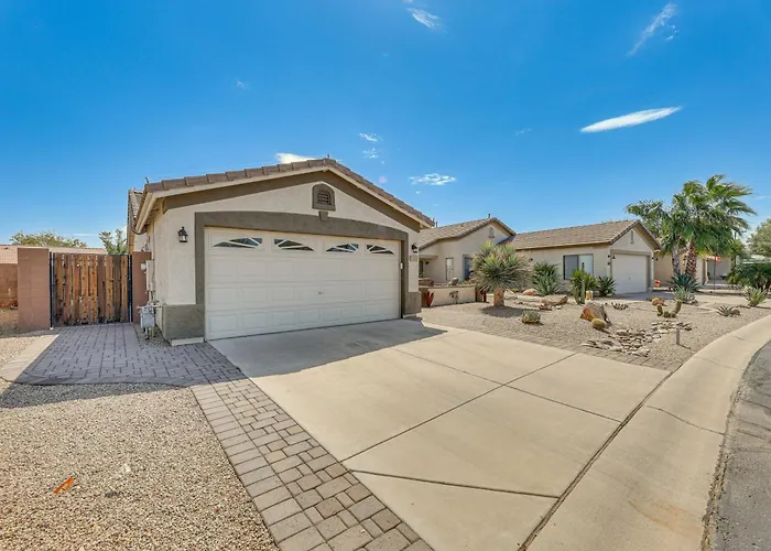Holiday home Walk To Golf Course: Oasis W/ Fire Pit