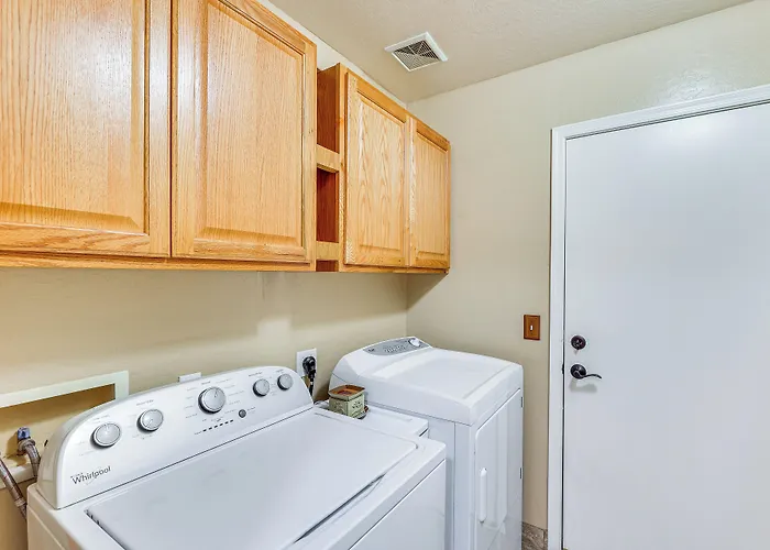 Walk To Golf Course: Oasis W/ Fire Pit Queen Creek
