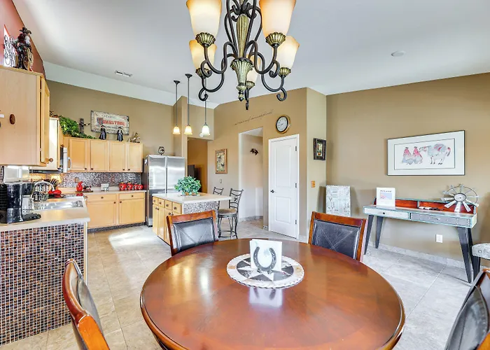 Walk To Golf Course: Oasis W/ Fire Pit Holiday home Queen Creek