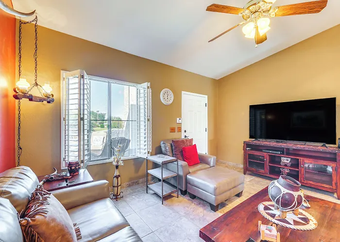 Holiday home Walk To Golf Course: Oasis W/ Fire Pit *