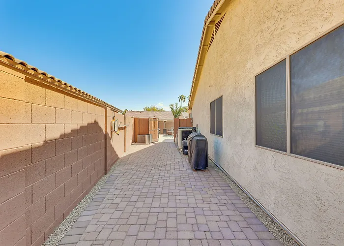 Holiday home Walk To Golf Course: Oasis W/ Fire Pit Queen Creek