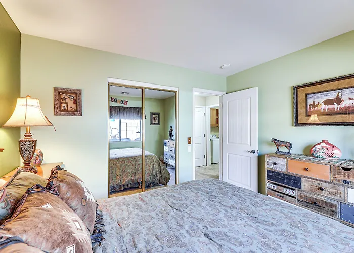 Walk To Golf Course: Oasis W/ Fire Pit *