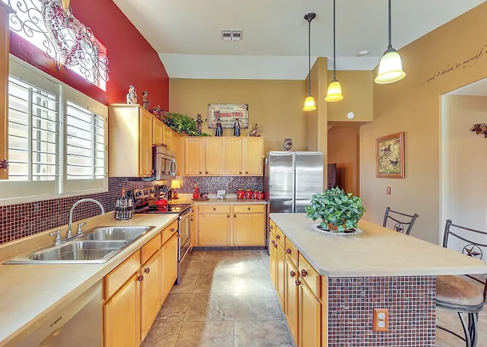 Walk To Golf Course: Oasis W/ Fire Pit * Queen Creek